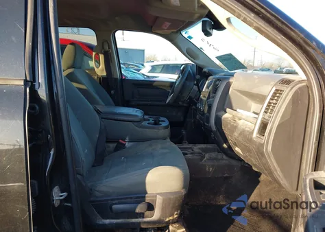 2017 Ram 2500 Tradesman 4X4 8' Box z USA, uszkodzony, nr VIN 3C6UR5HJ0HG501809